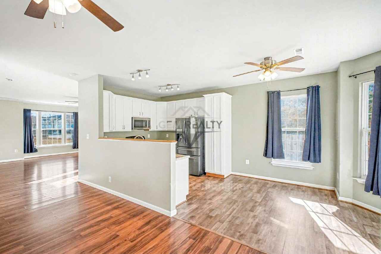 5218 Drakes Ct - Photo 7 of 24