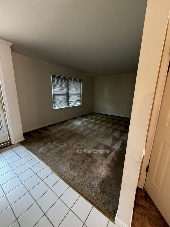 5088 Blarney St - Photo 7 of 29
