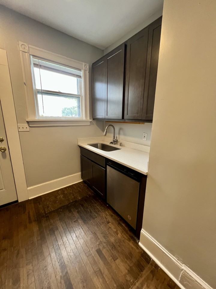 1506 E Kane Pl - Photo 3 of 14