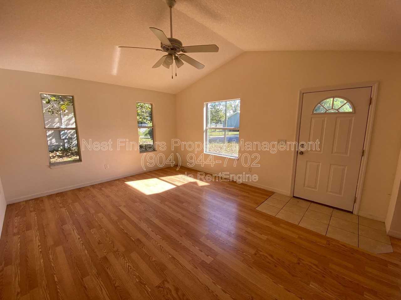 908 Helen St - Photo 3 of 20