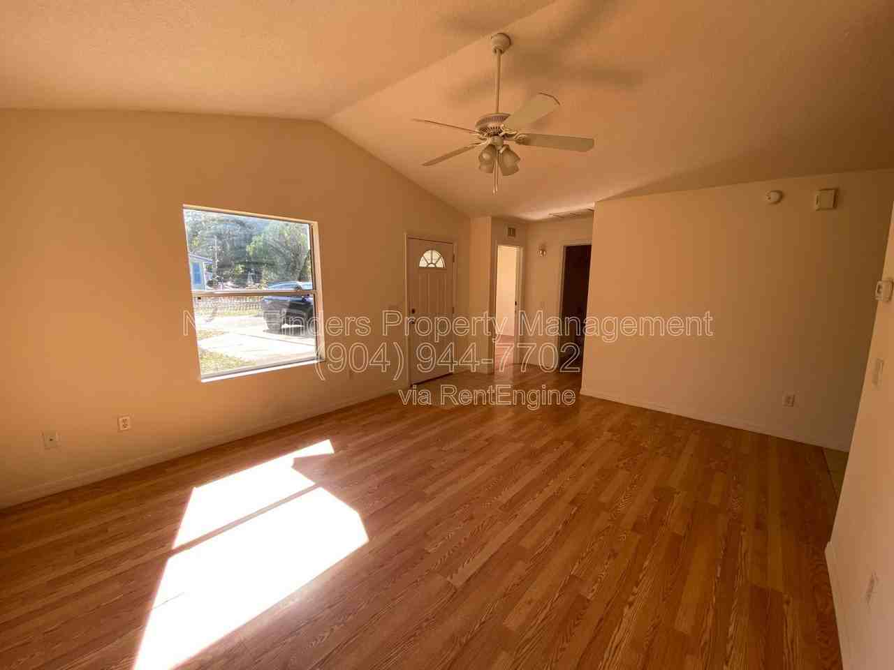 908 Helen St - Photo 4 of 20