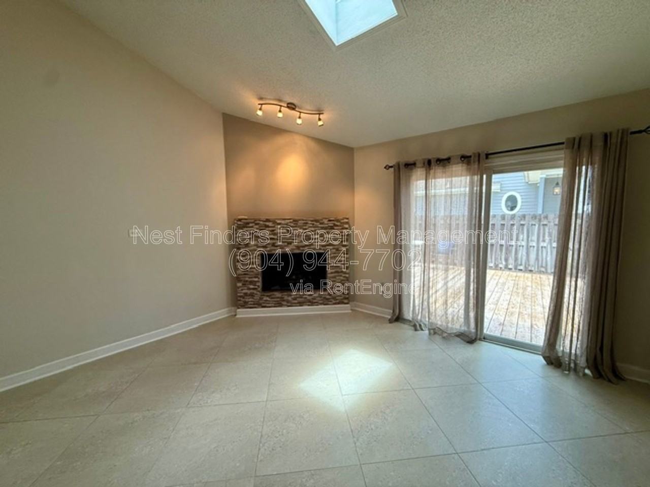 1695 Evans Dr S - Photo 4 of 32