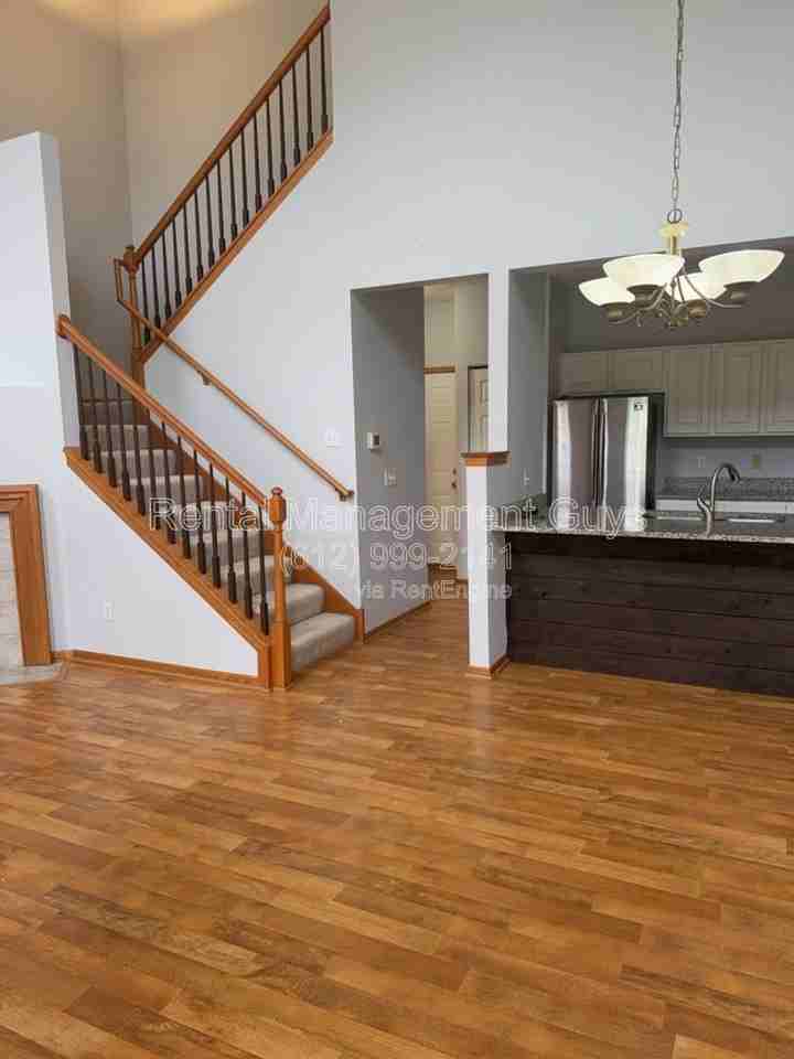 1013 Newport Ave - Photo 3 of 17