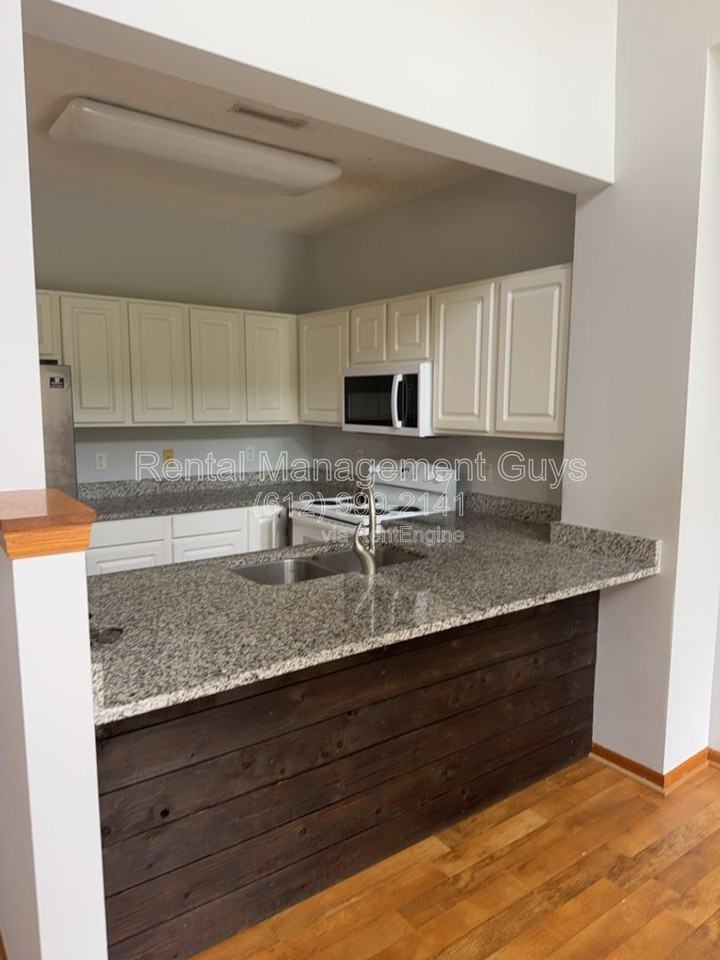 1013 Newport Ave - Photo 6 of 17