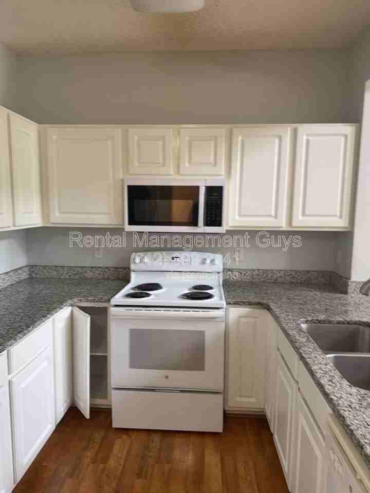 1013 Newport Ave - Photo 7 of 17