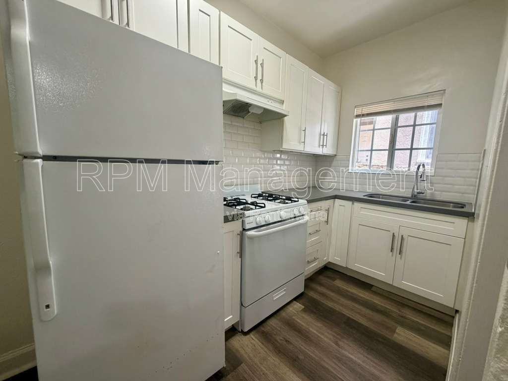 904 S Catalina St #4 - Photo 3 of 6