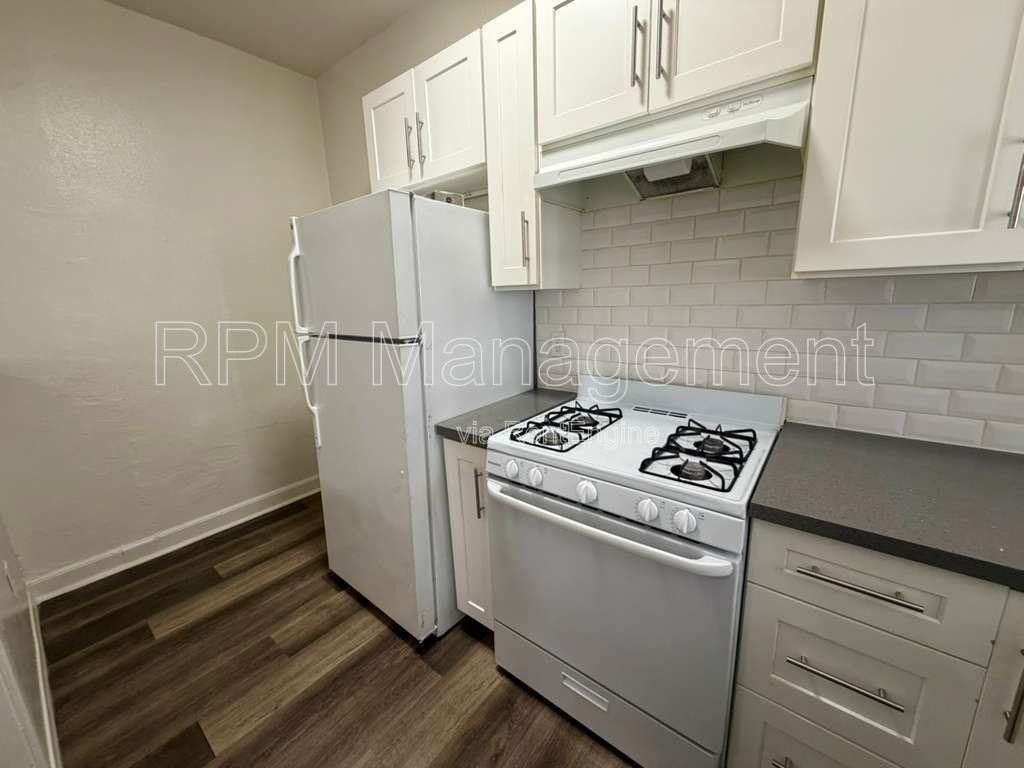 904 S Catalina St #4 - Photo 4 of 6