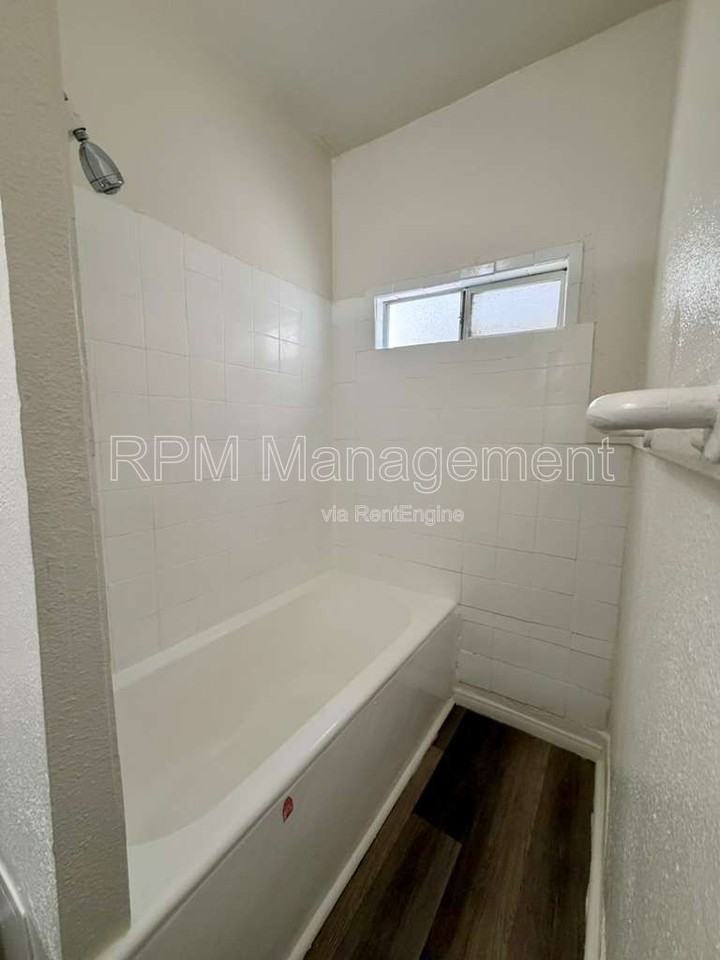904 S Catalina St #4 - Photo 5 of 6