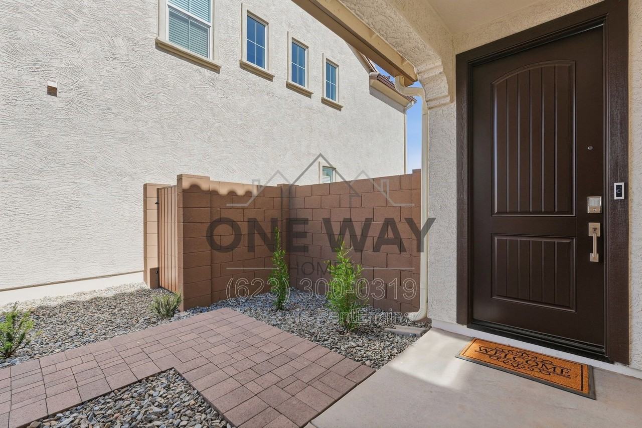 10204 E Ulysses Ave - Photo 4 of 41