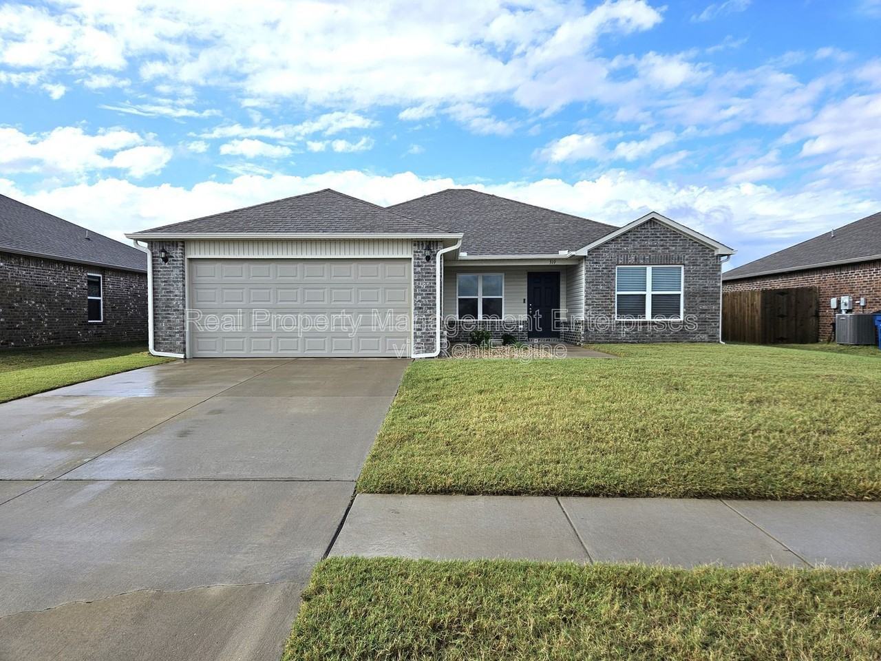 319 Waterside Dr - Photo 2 of 21