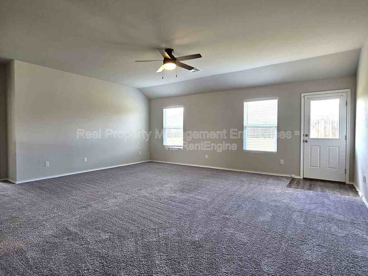 319 Waterside Dr - Photo 3 of 21