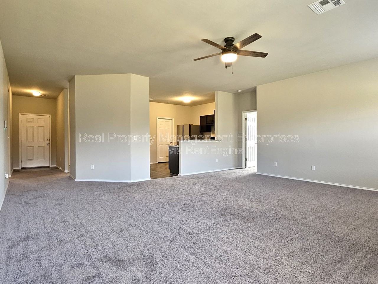319 Waterside Dr - Photo 4 of 21