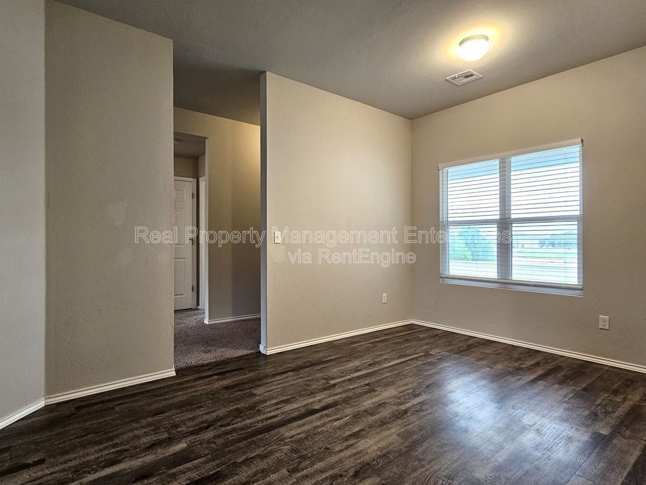 319 Waterside Dr - Photo 5 of 21