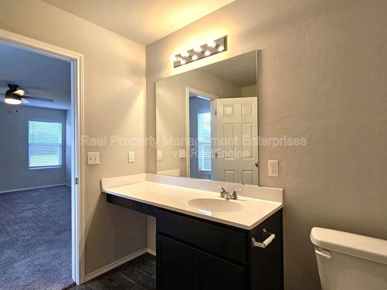 319 Waterside Dr - Photo 6 of 21