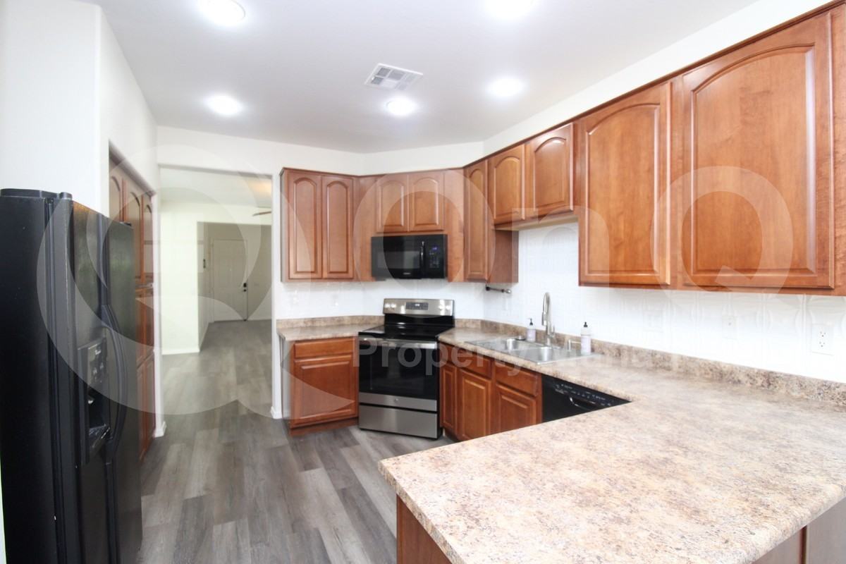 21066 E Munoz St - Photo 2 of 22
