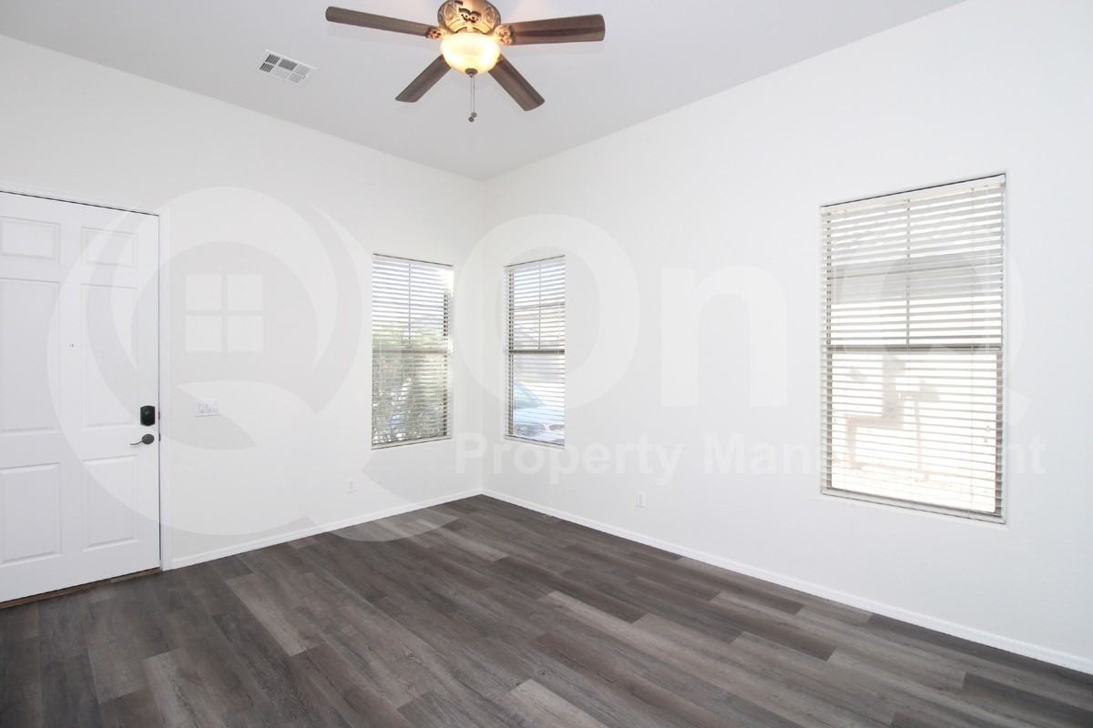 21066 E Munoz St - Photo 4 of 22