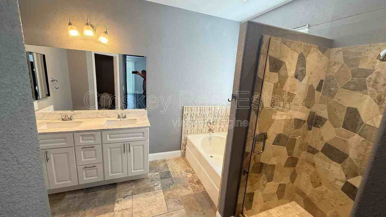 298 Whispering Oaks Ct - Photo 3 of 4