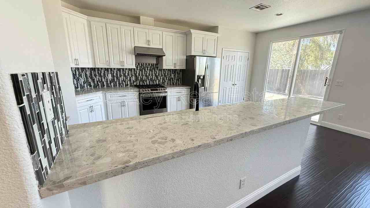 298 Whispering Oaks Ct - Photo 4 of 4