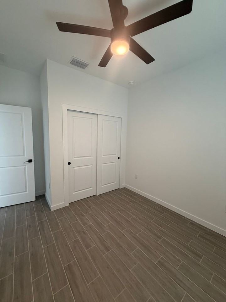 2212 Leda Ave S - Photo 5 of 19