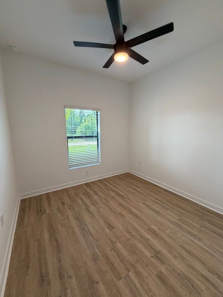 2434 Quentin Ave S - Photo 4 of 38