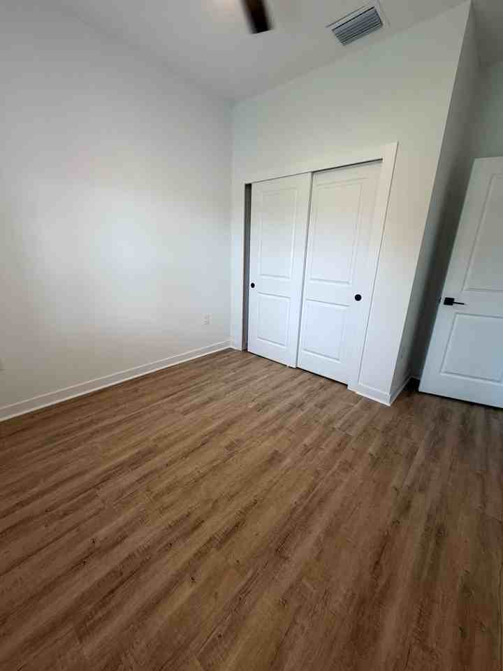 2434 Quentin Ave S - Photo 5 of 38
