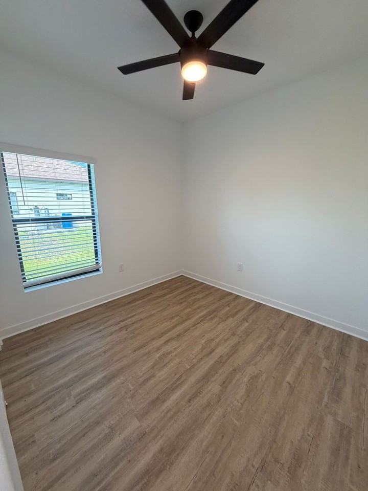 2434 Quentin Ave S - Photo 6 of 38