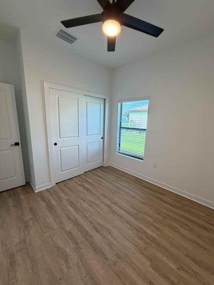 2434 Quentin Ave S - Photo 7 of 38