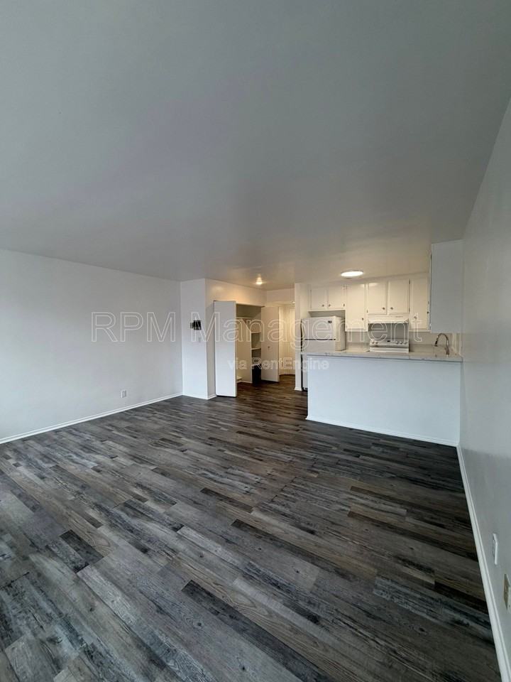 1825 N Gramercy Pl #311 - Photo 2 of 10