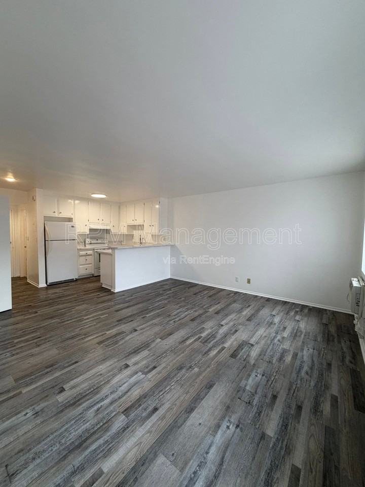 1825 N Gramercy Pl #311 - Photo 3 of 10