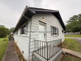 featured image of 3813 Woodlake Dr