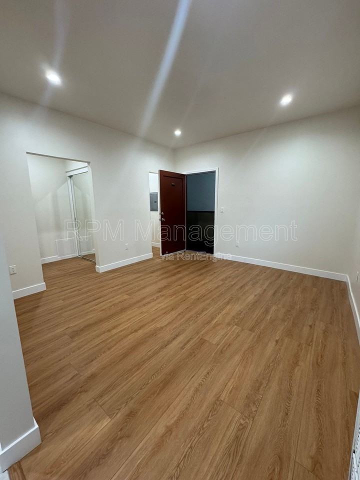 556 N Oxford Ave #108 - Photo 2 of 7