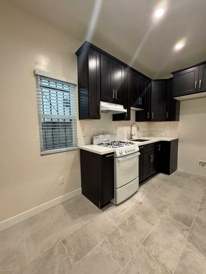 556 N Oxford Ave #108 - Photo 3 of 7