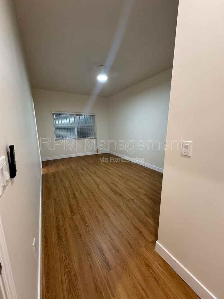 556 N Oxford Ave #108 - Photo 4 of 7