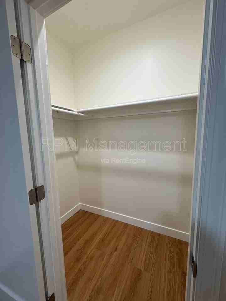 556 N Oxford Ave #108 - Photo 5 of 7
