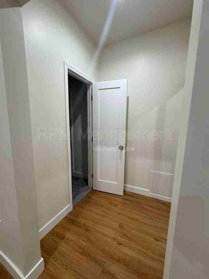 556 N Oxford Ave #108 - Photo 6 of 7