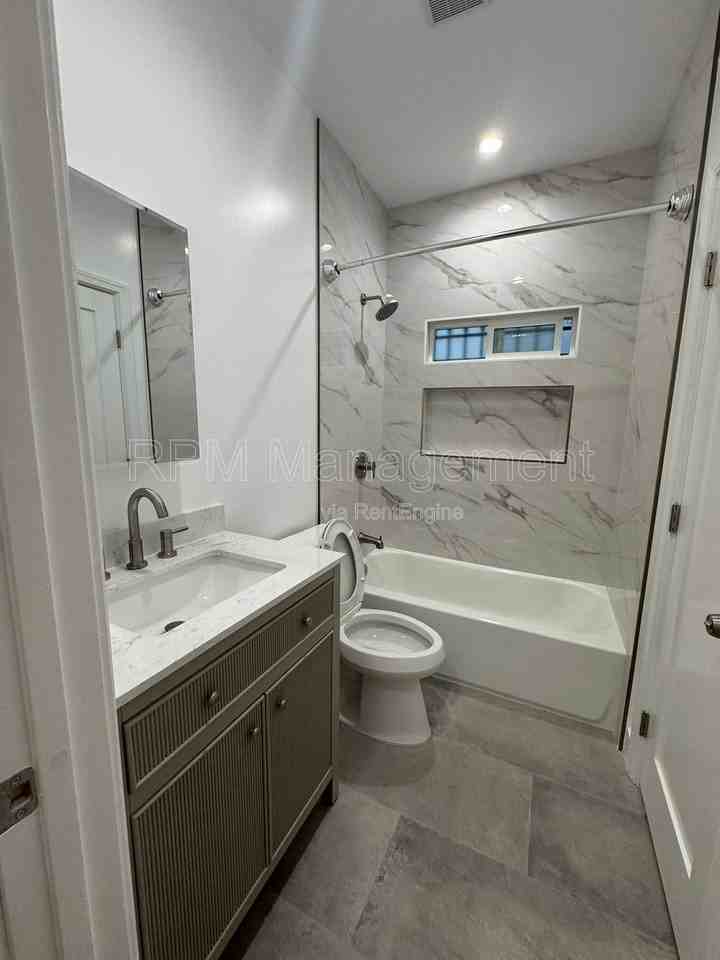 556 N Oxford Ave #108 - Photo 7 of 7