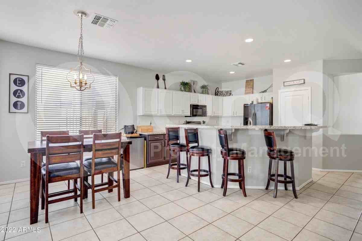 1674 E Aloe Pl - Photo 2 of 16