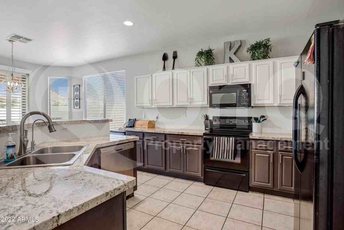 1674 E Aloe Pl - Photo 3 of 16