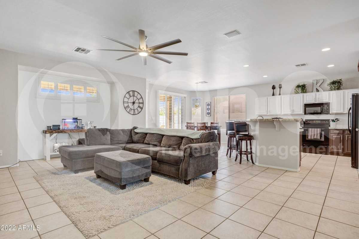 1674 E Aloe Pl - Photo 4 of 16