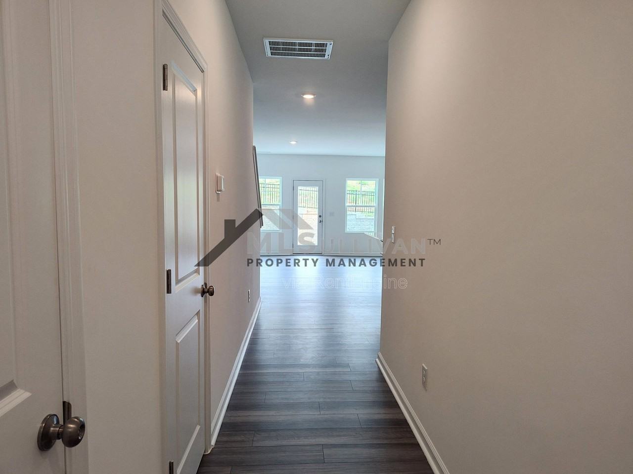 875 Pilot St - Photo 4 of 24