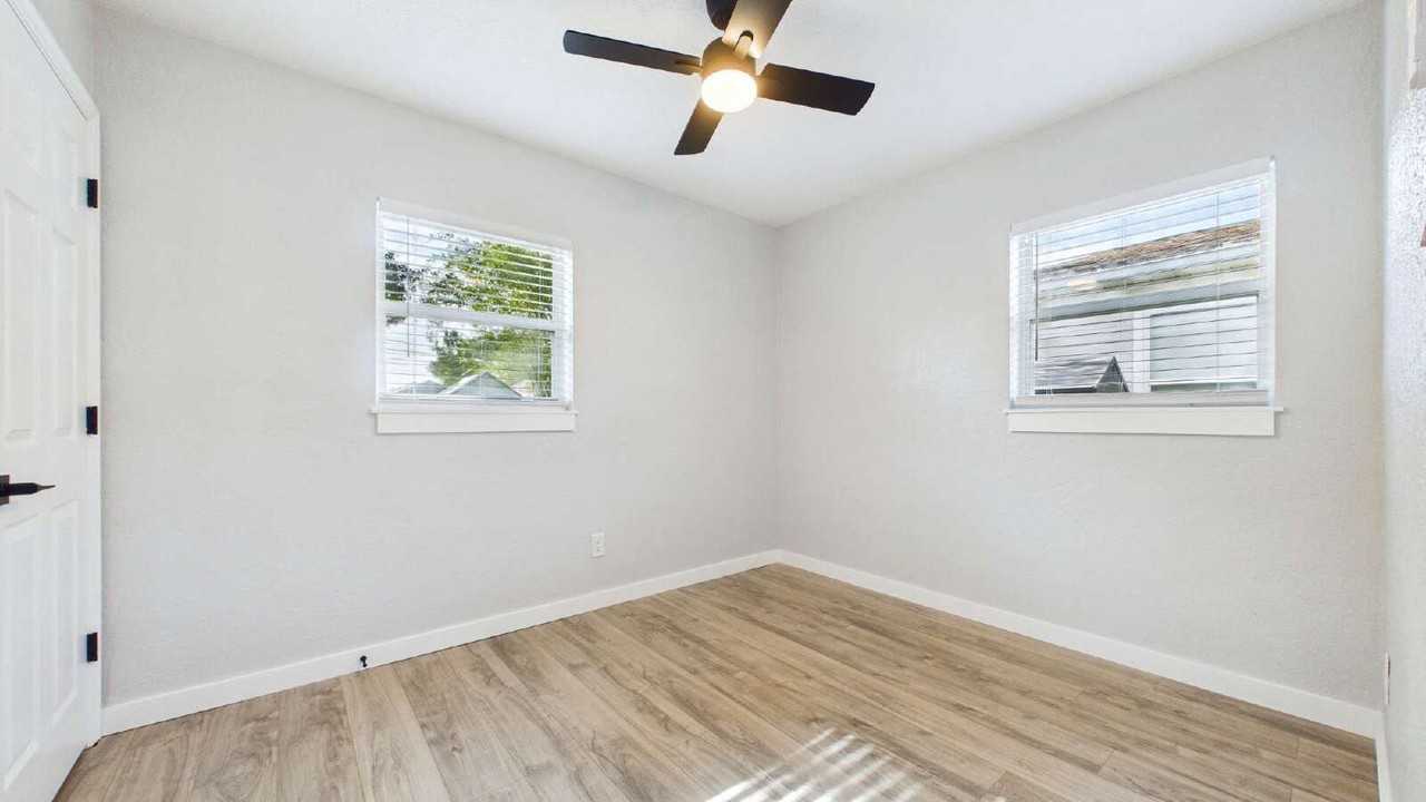 3729 Prescott St N - Photo 7 of 21