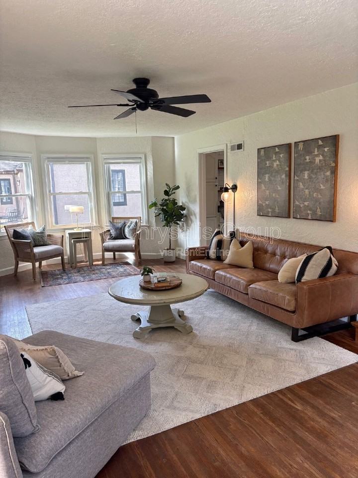 403 W Van Buren St - Photo 7 of 11