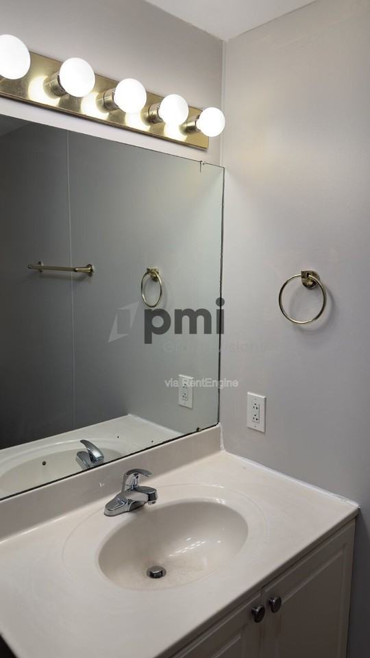 16 W Buchanan Ave #4 - Photo 3 of 18