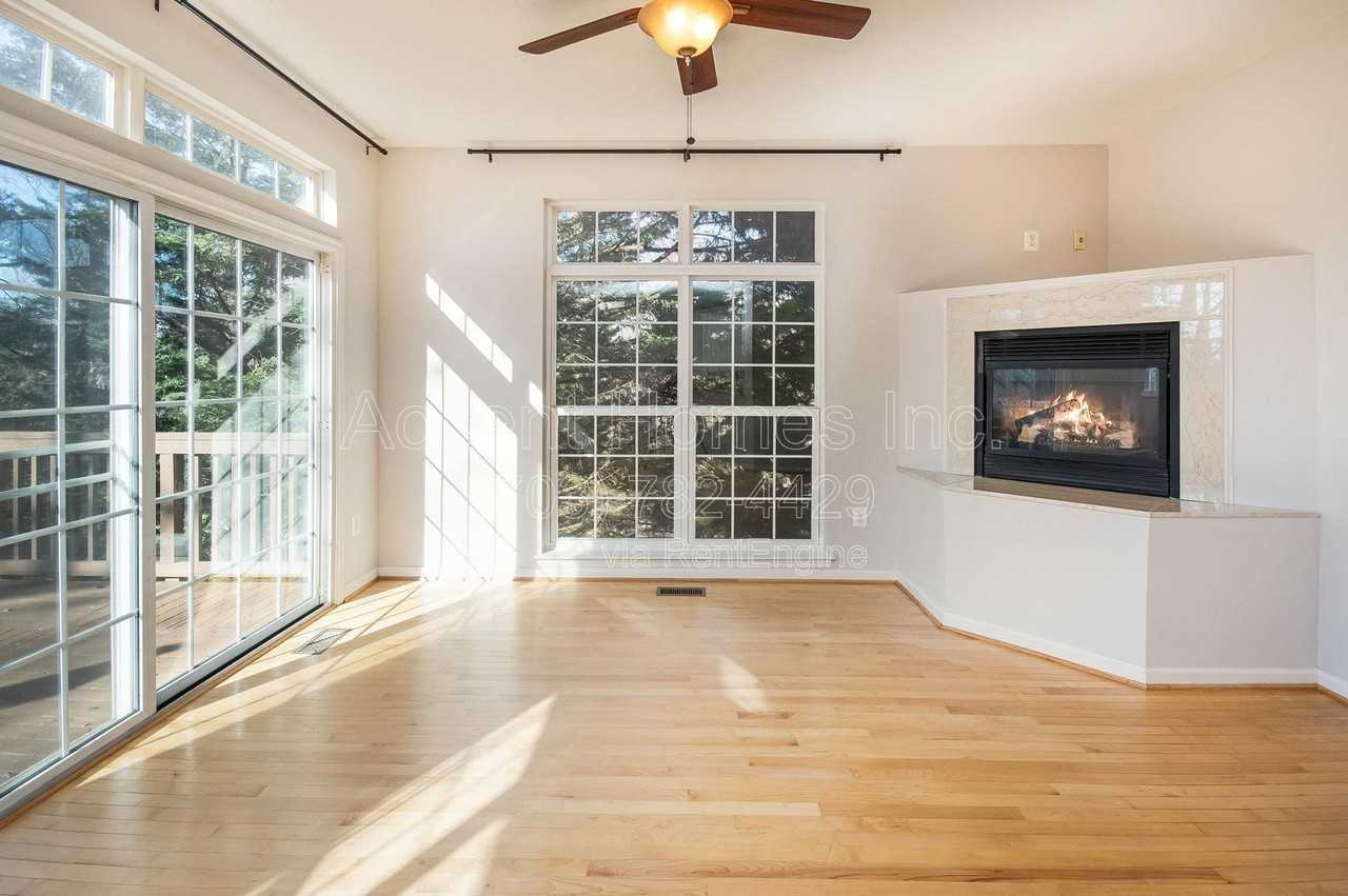 6450 Waterfield Rd - Photo 4 of 50