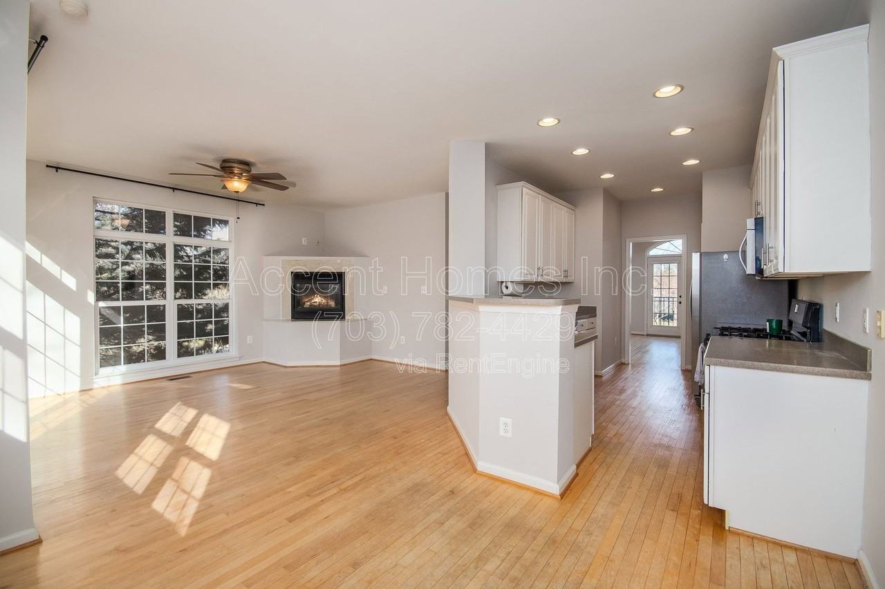 6450 Waterfield Rd - Photo 6 of 50