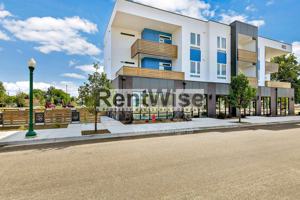 featured image of 385 E 42nd St #106