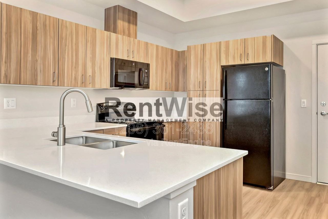 385 E 42nd St #106 - Photo 6 of 22