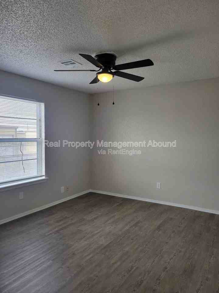 8006 N 117th East Ave - Photo 7 of 20