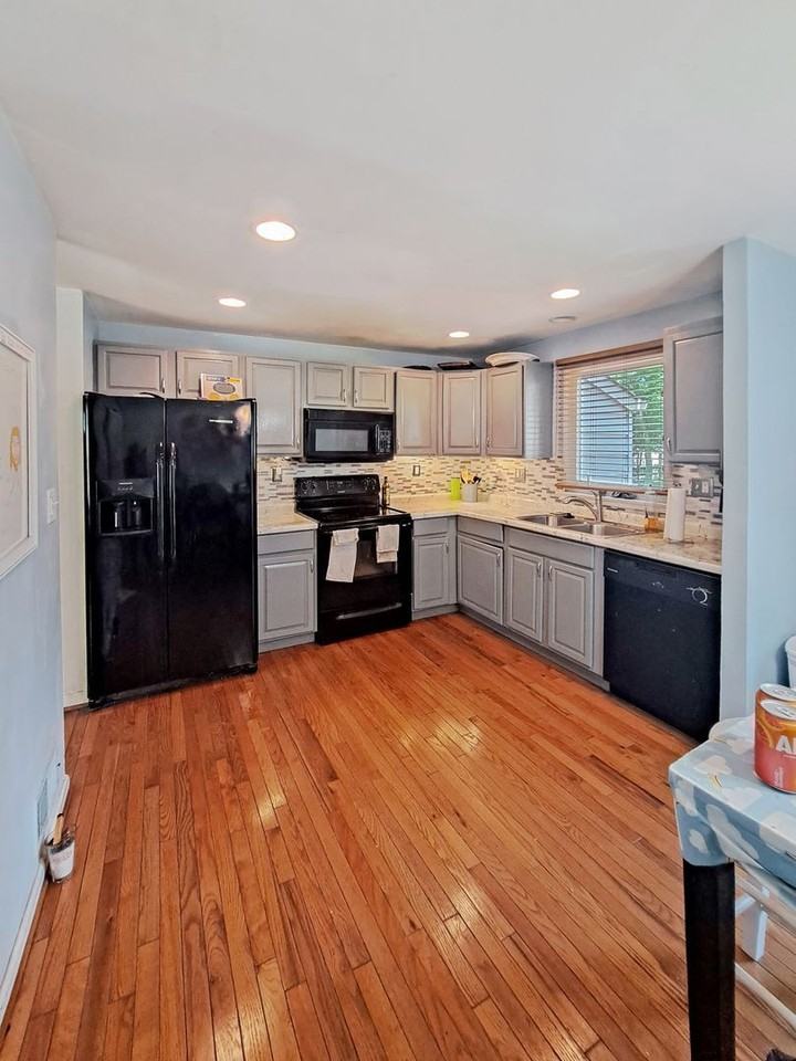 5209 Vaughan Ct - Photo 7 of 20