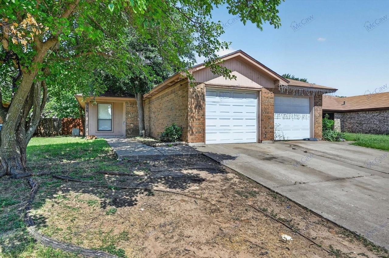 6706 S Creek Dr - Photo 2 of 17
